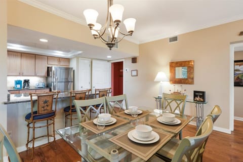 Dining Area with Seating for Six at 1887 Beachside Tennis