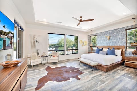 Master Bedroom, King Bed (Main House)