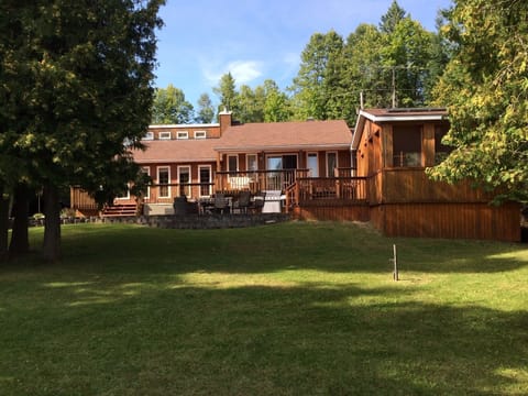 Beautiful lake front house with lots of windows for fantastic view of the lake