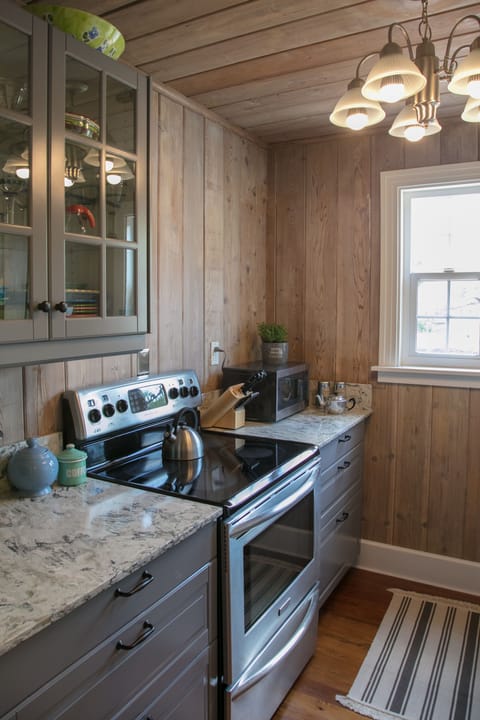 Kitchen Range & Microwave