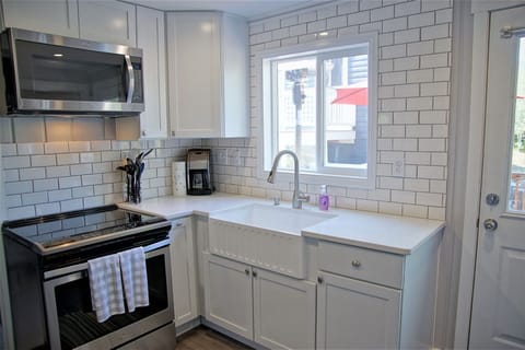 Cook a gourmet meal with stainless appliances, sharp knives, nonstick pans, spices, and more. Just bring the ingredients!