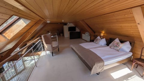 Deluxe Apartment (Maisonette) | Iron/ironing board, bed sheets