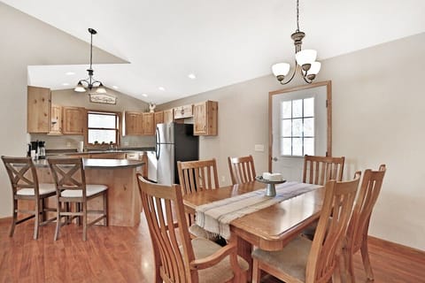 Kitchen and breakfast bar