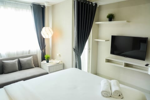 Room | Desk, free WiFi, bed sheets
