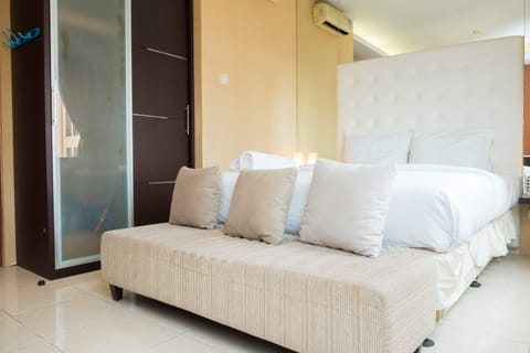 Room | 3 bedrooms, desk, free WiFi, bed sheets