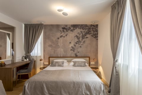 Superior Double or Twin Room | Hypo-allergenic bedding, down comforters, minibar, in-room safe