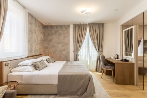 Deluxe Double or Twin Room | Hypo-allergenic bedding, down comforters, minibar, in-room safe