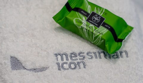 Superior Triple Room, Balcony, Sea View | Bathroom amenities | Free toiletries, hair dryer, bathrobes, slippers