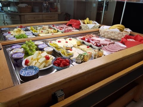 Daily buffet breakfast for a fee
