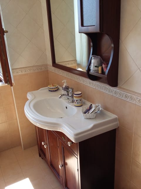 Double or Twin Room | Bathroom | Shower, free toiletries, hair dryer, bidet
