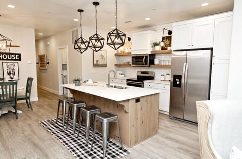 Kitchen/Dining area