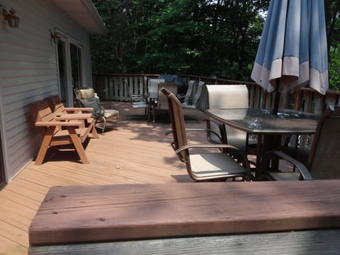 Large deck seats 13 people 