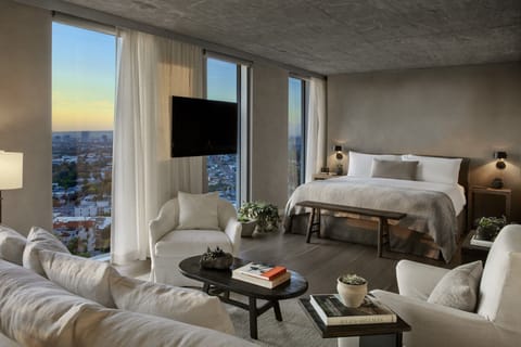 Canyon House | Premium bedding, down comforters, pillowtop beds, minibar