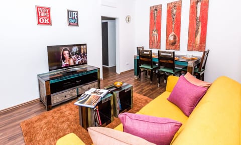 Autumn Colors will provide lovely relaxation time in the Living Room 