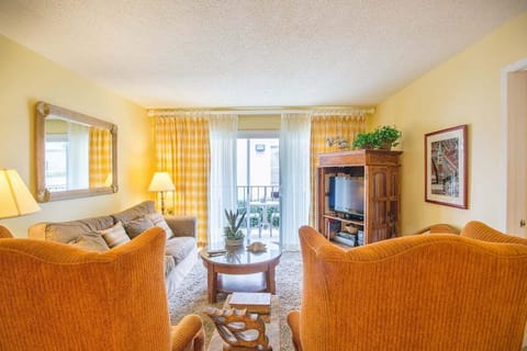 Beach Club 135 - Living Space with Private Balcony