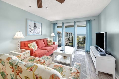 Beach Club 420 - Open Concept Living Space