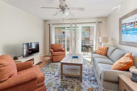 Beach Club 334 - Living Space