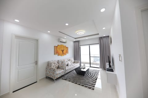 A2304 , 2 BEDROOMS , 2 BATHROOMS .