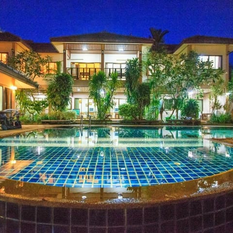Outdoor pool, pool umbrellas, sun loungers
