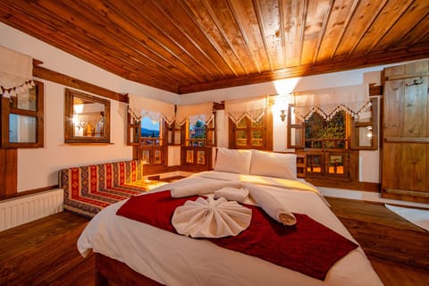 Triple Room  | Premium bedding, blackout drapes, soundproofing, free WiFi