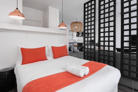 Comfort Apartment, 1 Queen Bed | In-room safe, desk, iron/ironing board, cribs/infant beds