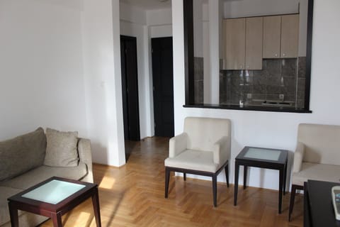 Suite | Premium bedding, memory foam beds, minibar, blackout drapes