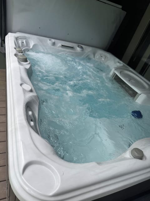 Indoor spa tub
