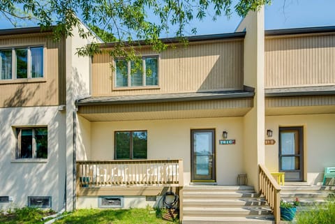 Welcome to Woof Bungalow @ Villas of Bethany West