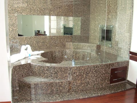 Junior Room, 1 King Bed | Deep soaking bathtub