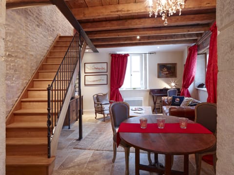 Open plan dining/lounge