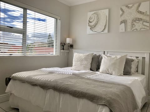 Classic Twin Room | 4 bedrooms, premium bedding, down comforters, Tempur-Pedic beds