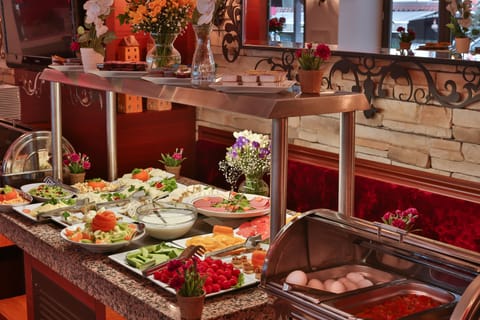 Free daily buffet breakfast