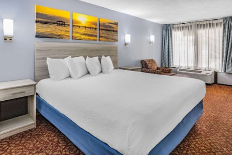 Premium bedding, in-room safe, desk, laptop workspace