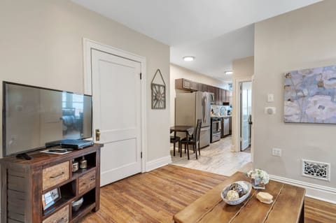 42 inch smart TV will enable you to play all of your streaming TV services and w