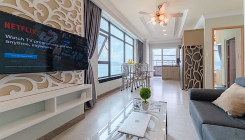 Superior Apartment, 2 Bedrooms, Sea View, Beachfront | In-room dining