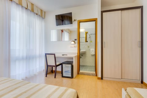 1 bedroom, in-room safe, desk, blackout drapes