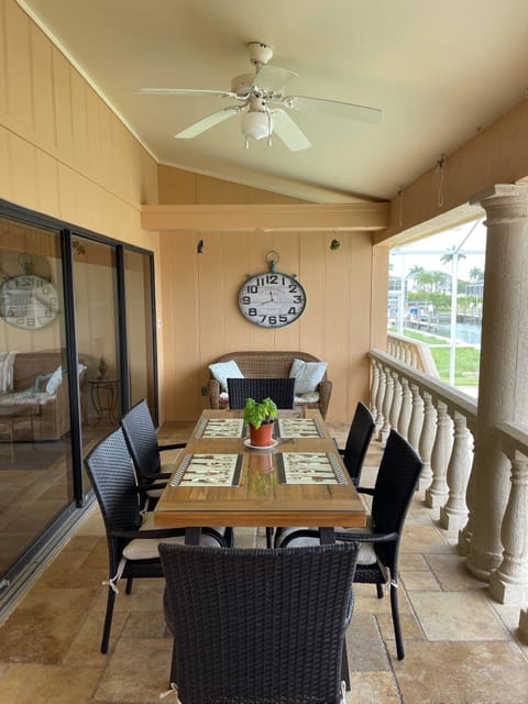 Outdoor dining for 6