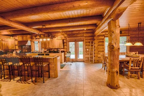 Kitchen & Dining Room