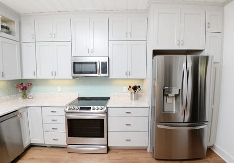 All new LG appliances. Fridge has water dispenser and ice maker