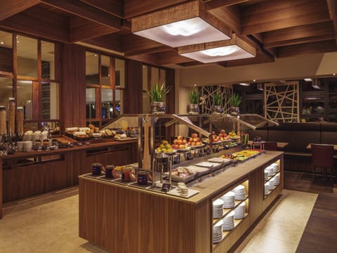 Daily buffet breakfast (CHF 28.00 per person)