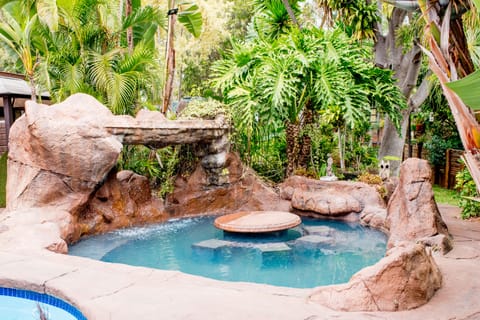 2 outdoor pools