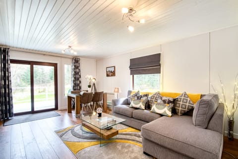 Chalet | Living room | 30-inch flat-screen TV with cable channels, TV