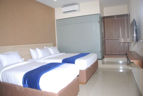 Deluxe Room | In-room safe, individually furnished, free WiFi, bed sheets