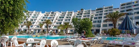 3 outdoor pools, lifeguards on site