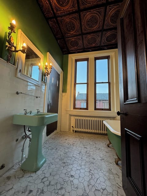 Premium Room | Bathroom | Hair dryer, towels, soap, shampoo