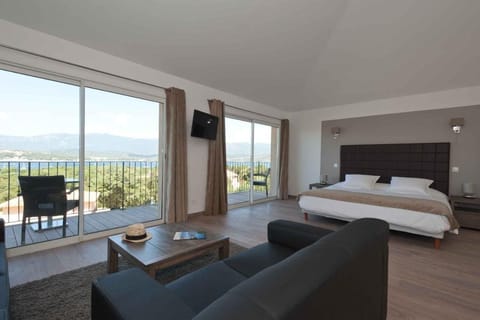 Junior Suite, Sea View | Premium bedding, minibar, in-room safe, soundproofing