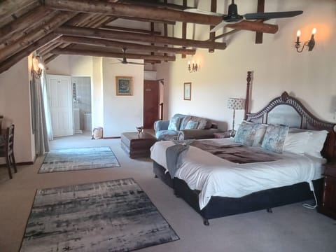 Luxury rooms Bed & breakfast | Living area | 32-inch Smart TV with satellite channels