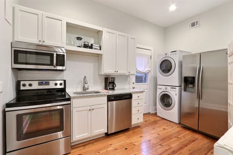 Apartment, Multiple Beds | Private kitchen | Full-size fridge, microwave, oven, dishwasher