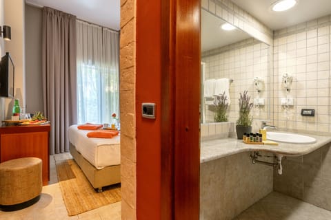 Economy Double or Twin Room | Premium bedding, Select Comfort beds, minibar, in-room safe