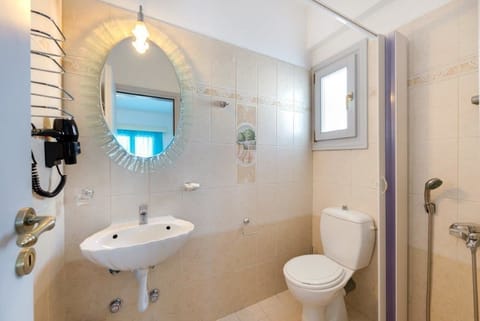 Standard Room, Hot Tub, City View | Bathroom | Shower, free toiletries, hair dryer, bathrobes